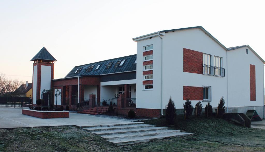Guest House Hodus Vydrany Экстерьер фото